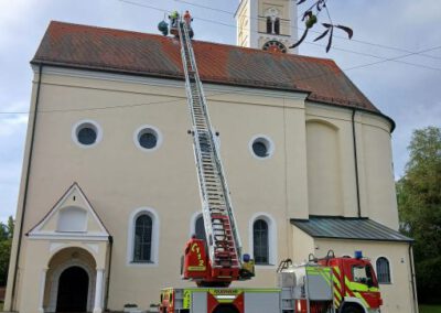 Feuerwehreinsatz für den Storch